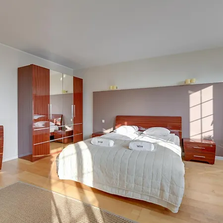 Dom & House - Old Town Targ Rybny - Self Check-in, Parking, River View * גדנסק