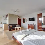 Old Town Targ Rybny - Self Check-in, Parking, River View By Renters Appartement