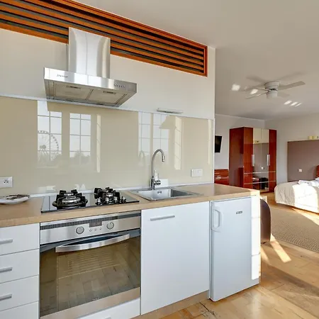 Dom & House - Old Town Targ Rybny - Self Check-in, Parking, River View Gdańsk